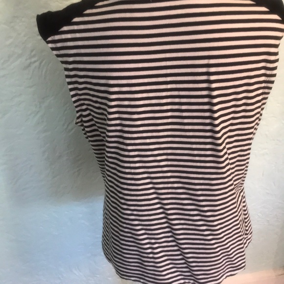 Black and white striped top - Picture 4 of 4
